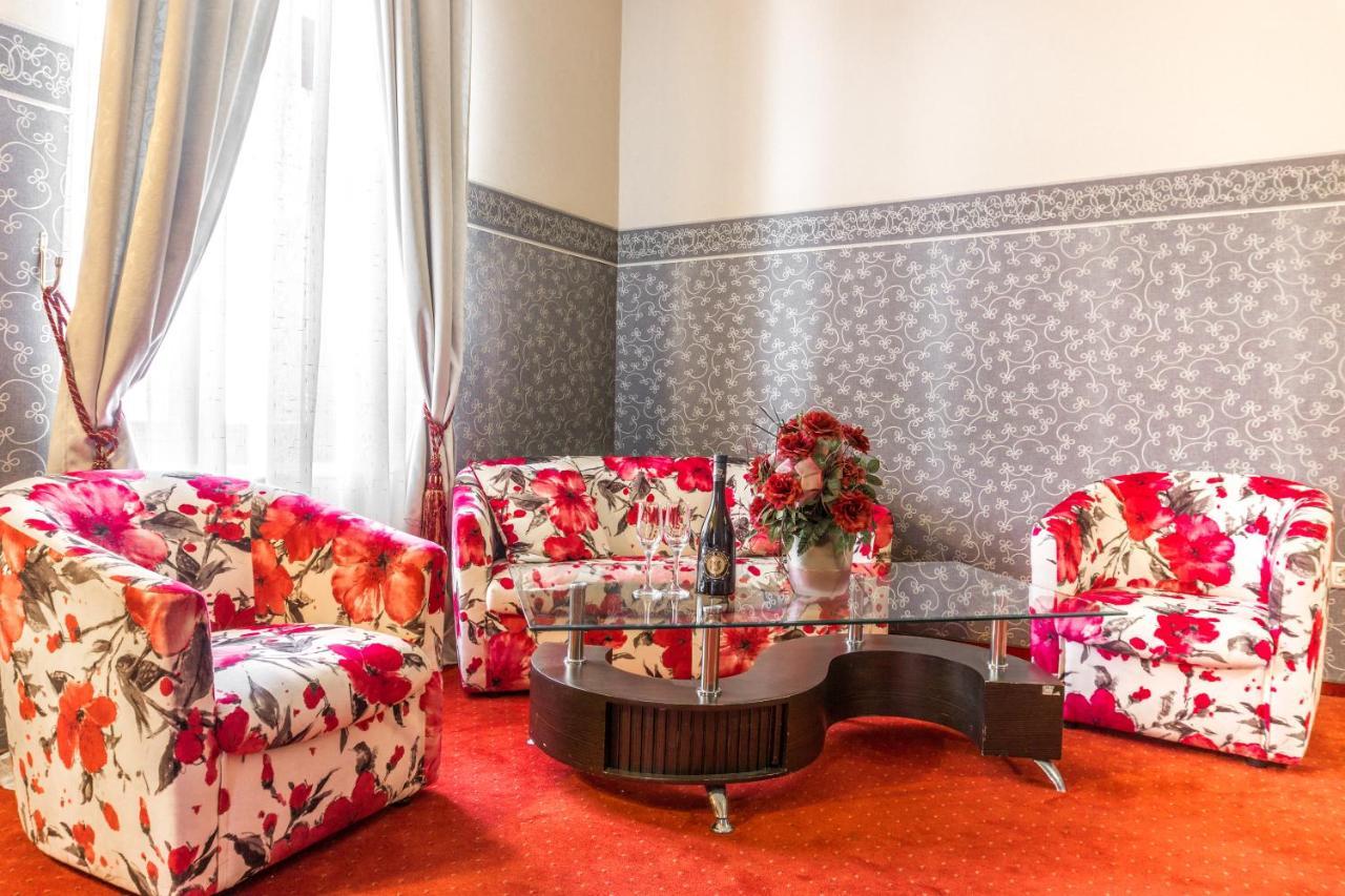 Hotel Ferdinand ฮาเซก ภายนอก รูปภาพ
