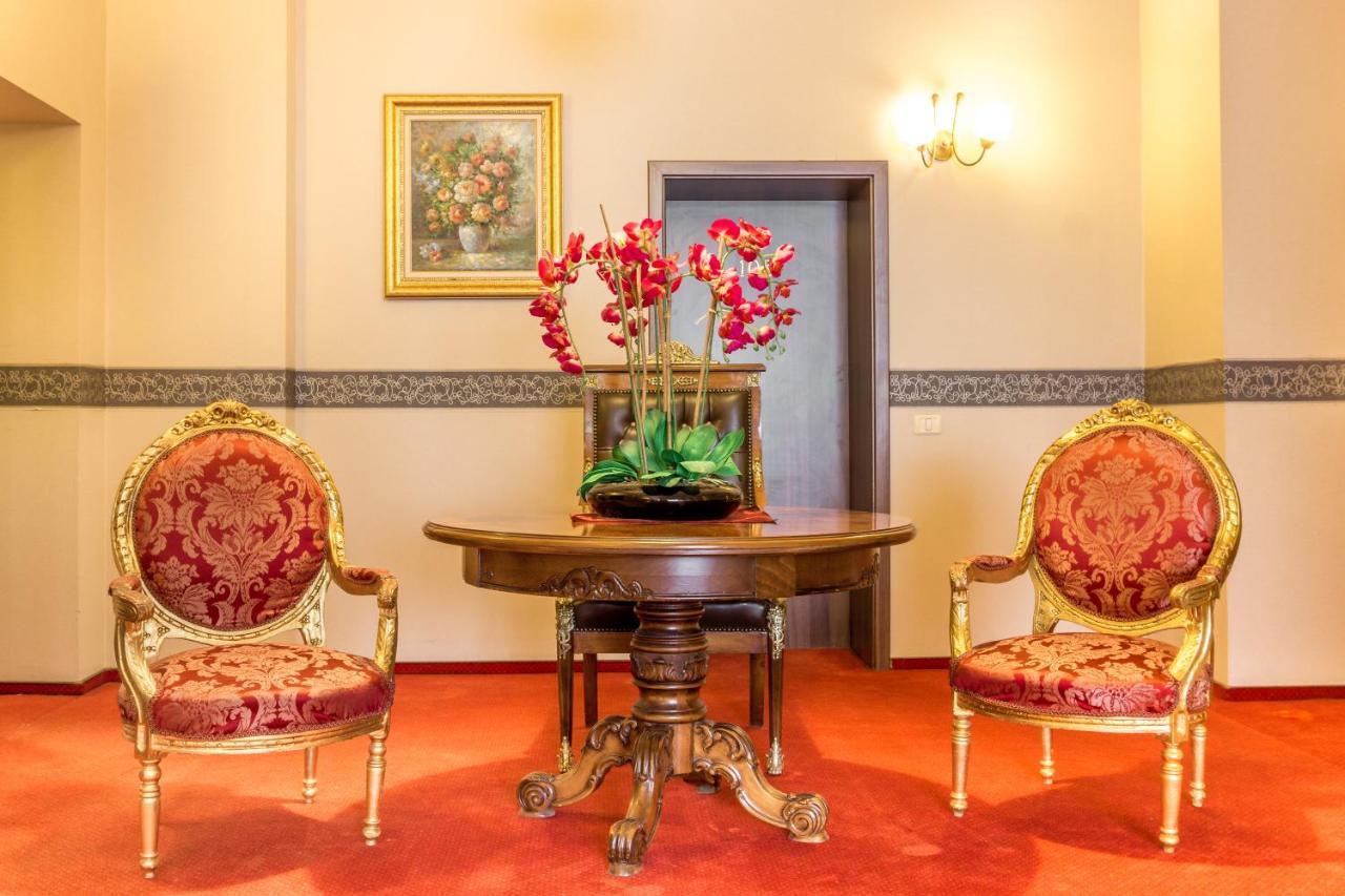 Hotel Ferdinand ฮาเซก ภายนอก รูปภาพ