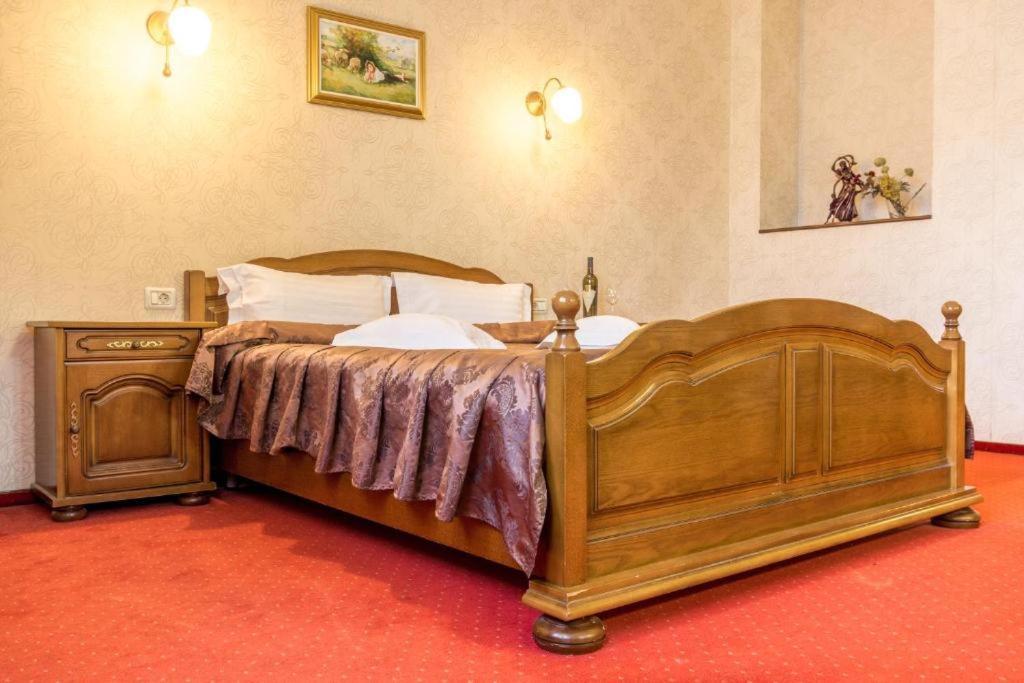 Hotel Ferdinand ฮาเซก ภายนอก รูปภาพ